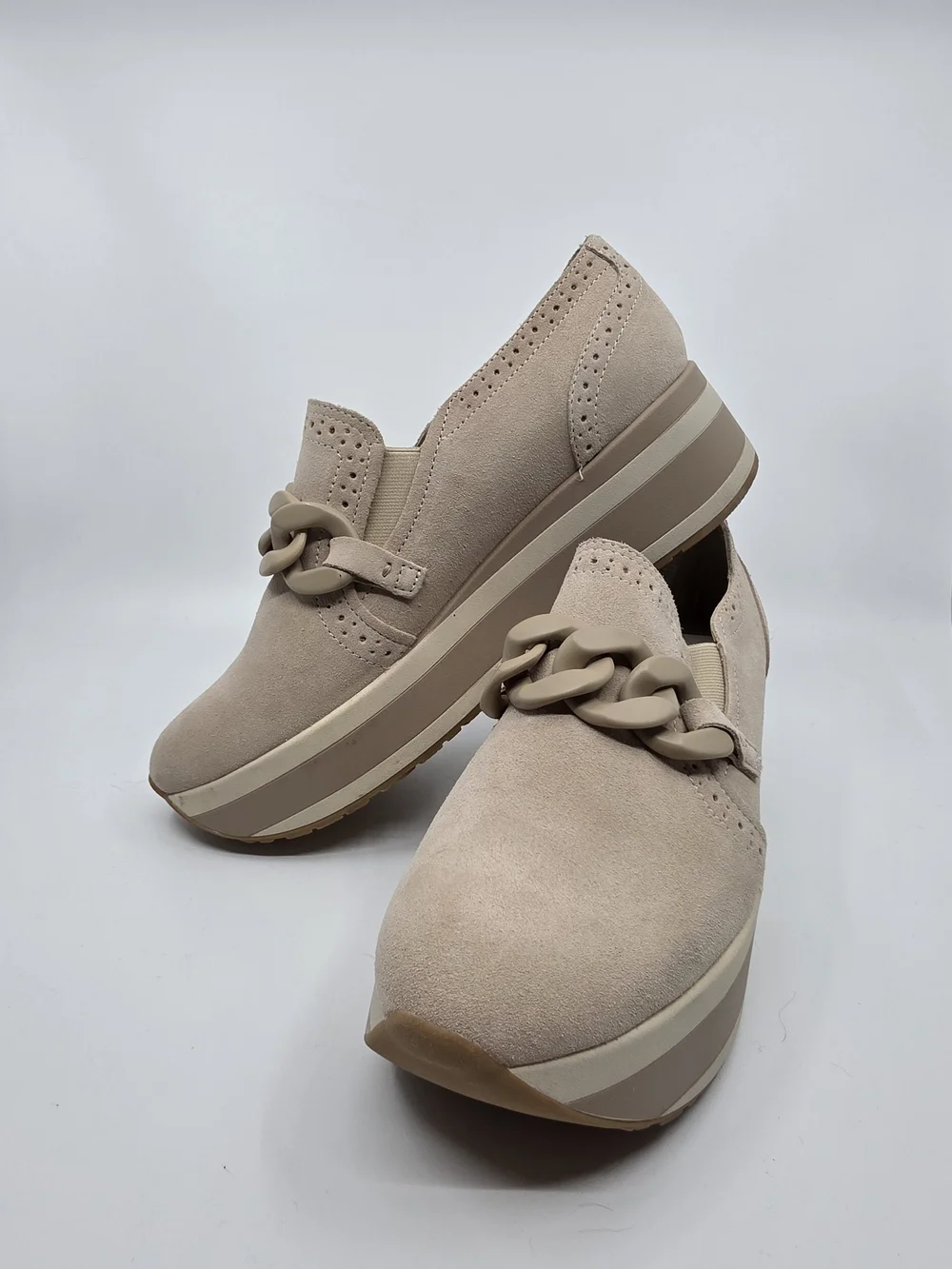 Dolce Vita Women’s Slip-On Platform Loafer in Taupe with Chain Accent, NWOT, 10